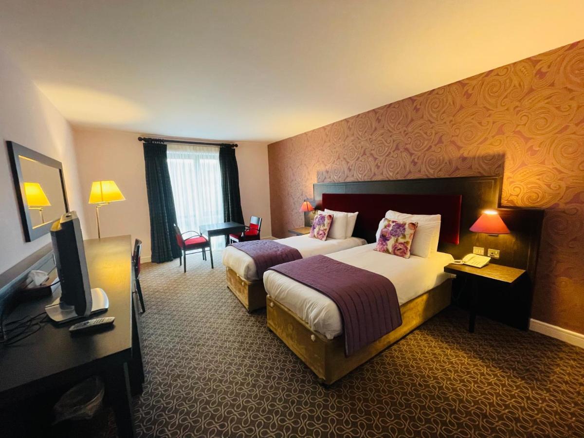 Burren Atlantic Hotel & Holiday Cottages Баливоган Екстериор снимка