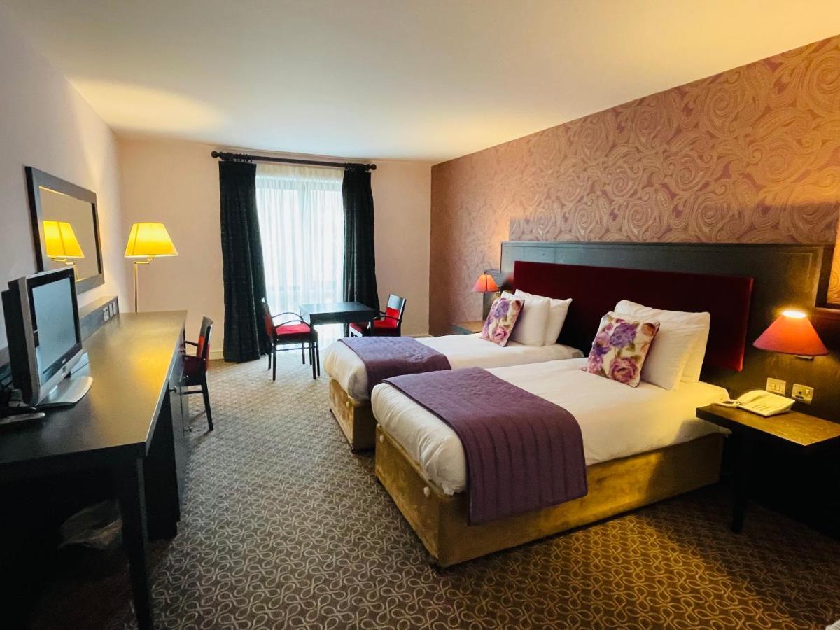 Burren Atlantic Hotel & Holiday Cottages Баливоган Екстериор снимка