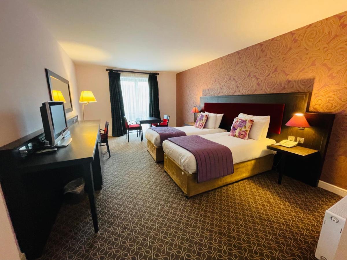 Burren Atlantic Hotel & Holiday Cottages Баливоган Екстериор снимка