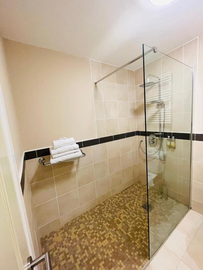 Burren Atlantic Hotel & Holiday Cottages Баливоган Екстериор снимка