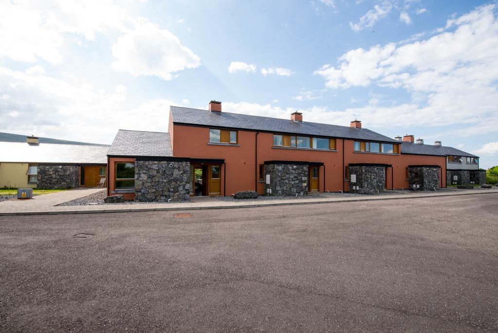 Burren Atlantic Hotel & Holiday Cottages Баливоган Екстериор снимка