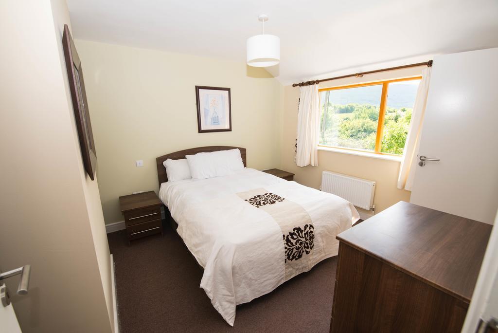 Burren Atlantic Hotel & Holiday Cottages Баливоган Екстериор снимка