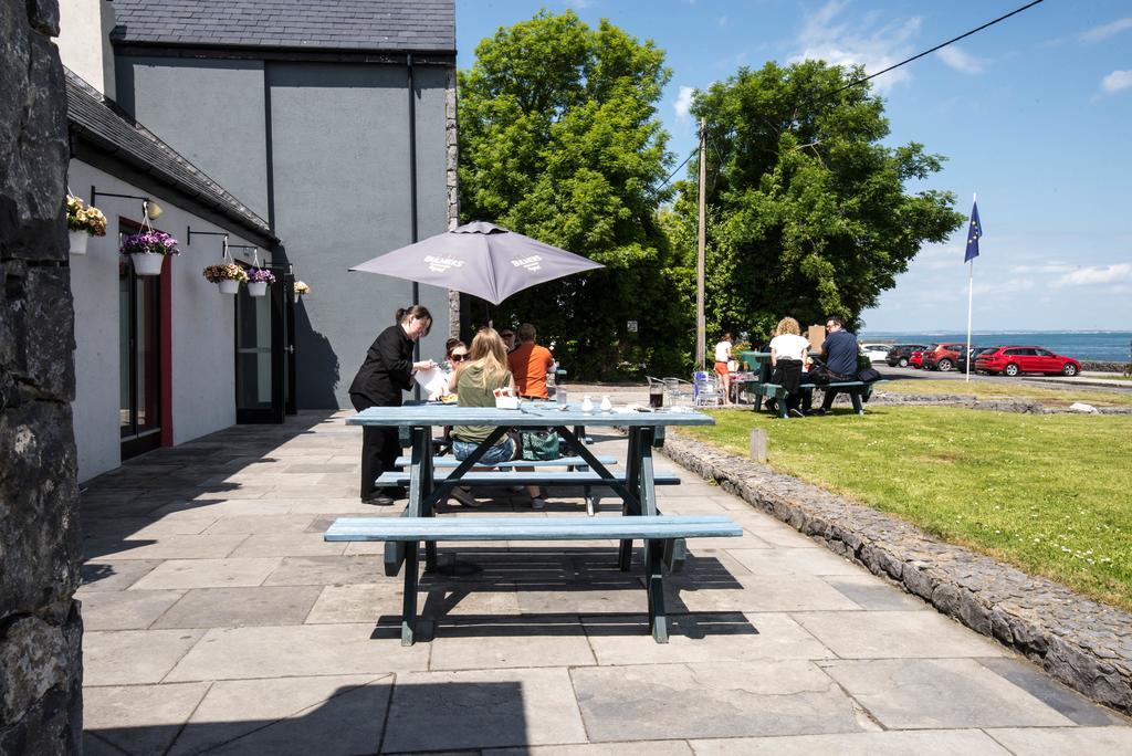Burren Atlantic Hotel & Holiday Cottages Баливоган Екстериор снимка