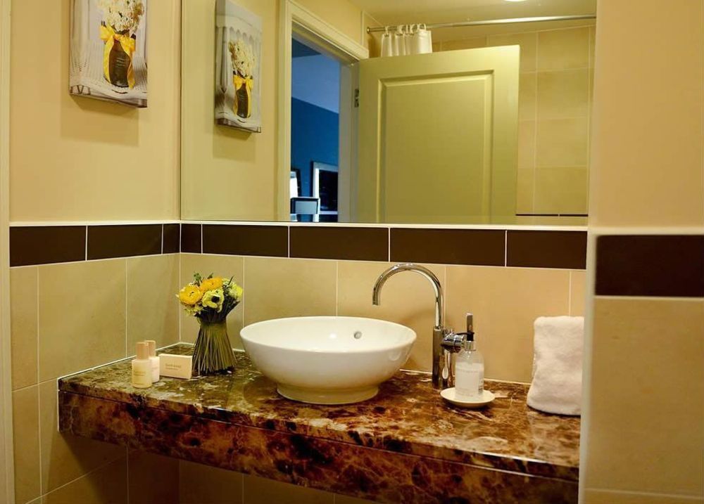 Burren Atlantic Hotel & Holiday Cottages Баливоган Екстериор снимка