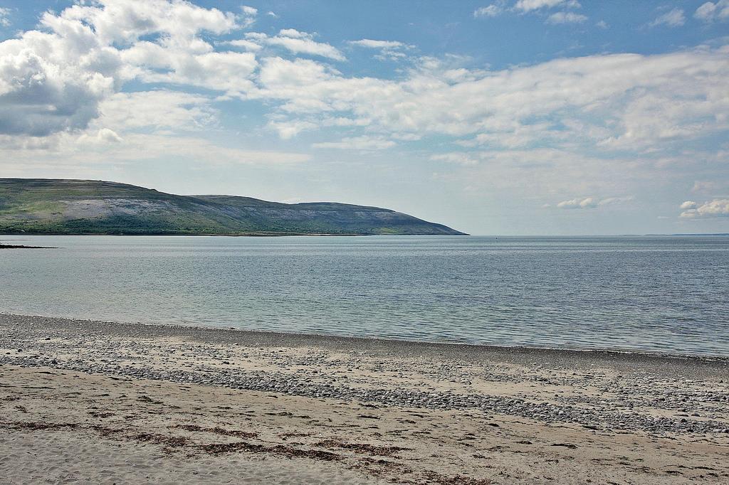 Burren Atlantic Hotel & Holiday Cottages Баливоган Екстериор снимка